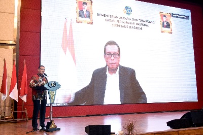 Pj Sekdaprov Sumut Afifi Lubis membuka Rapat Kerja Daerah (Rakerda) Tahun 2021 Badan Pertanahan Nasional (BPN) Kantor Wilayah (Kanwil) Sumut yang diselenggarakan di Hotel Adimulia, Jalan Diponegoro, Medan, Kamis (9/12/2021).