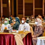 Gubernur Sumatera Utara Edy Rahmayadi didampingi Ketua Tim Penggerak Pemberdayaan dan Kesejahteraan Keluarga TP PKK Provinsi Sumut Nawal Lubis menghadiri Grand Launching Program Kelas Perempuan Mandiri Berbudaya (Kelapa Muda) di Ballroom Le Polonia Hotel Jalan Sudirman Medan, Senin (13/12/2021).