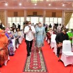 Gubernur Sumatera Utara (Sumut) Edy Rahmayadi bersama Ketua Tim Penggerak Pemberdayaan dan Kesejahteraan Keluarga (TP PKK) Provinsi Sumut, Nawal Lubis menghadiri acara Peringatan Hari Ibu ke - 93 Tahun 2021 di Aula Tengku Rizal Nurdin, Rumah Dinas Gubernur Sumut, Jalan Sudirman Medan, Selasa (21/12/2021)