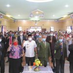 Wabup Sergai Adlin Umar Yusri Tambunan berada ditengah-tengah jemaat dalam Perayaan Natal yang digelar oleh Persekutuan Gereja Pentakosta Indonesia (PGPI) di Gereja GPdI Kecamatan Pantai Cermin, Rabu, (8/12/2021).