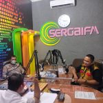 Kasi Humas Polres Sergai IPTU Rudolf Gultom, bincang- bincang di radio 92,5 FM Sergai,Kamis (9/12/2021) menyampaikan dalam pelaksanaan kegiatan Bina Karuna Toba-2021.(Photo: AR.Manik/Mitanews.co.id)