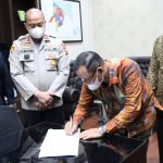 Ketua Pengadilan Agama Ketua Pengadilan Agama Sei Rampah, Munir,SH,MH, menandatangani kerjasama antara Pengadilan Agama dengan Polres Serdang Bedagai terkait proses pengajuan permohonan/gugatan perceraian anggota Polri/ASN Polri,Kamis (9/12/2021).