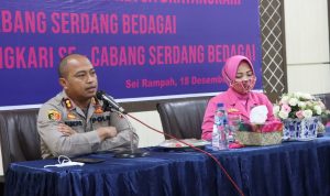 Kapolres Sergai AKBP Dr Ali Machfud didampingi Ketua Bhayangkari Ny. Bayu Ali Machfud saat melakukan pertemuan dengan seluruh ibu-ibu Bhayangkari,Sabtu (18/12/2021)