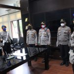 Kapolres Sergai AKBP Dr Ali Machfud (kiri) memimpin serah terima jabatan Kasat Polairud Polres Sergai di ruang Kapolres Sergai,Senin (20/12/2021).