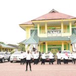 Bupati Sergai Darma Wijaya saat sidak mengumpulkan seluruh kendaraan dinas para Asisten, Staf Ahli Bupati, Kepala Dinas serta para Kepala Bagian di halaman kantor Bupati, di Desa Firdaus Kecamatan, Rabu (22/12/2021).
