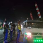 Petugas gabungan di Pospam Desa Menanti Kecamatan Hutaraja Tinggi terus siaga melakukan pemeriksaan kendraan pelaku perjalanan Nataru yang melintas didaerah Kabupaten Palas.