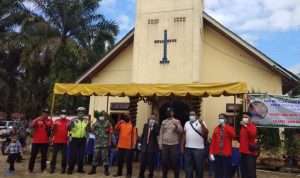 Personel Polsek Sosa memberikan pelayanan pengamanan secara optimal  disejumlah gereja wilayah sosa saat berlangsung kegiatan ibadah para jamaat.
