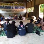 Suasana kegiatan relawan PMI Kabupaten Paluta dalam rangka mengunjungi panti asuhan Al Masykuriyah di desa Pagaran Singkam, Kecamatan Padang Bolak, sekaligus penyerahan bantuan, Ahad (26/12/2021).