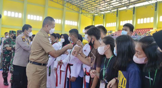 Wakil Gubernur (Wagub) Sumatera Utara (Sumut) Musa Rajekshah membuka Kejuaraan Taekwondo Tingkat Provinsi Sumut di GOR Mini Disporasu, Jalan Williem Iskandar, Medan, Senin (27/12).