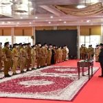 Gubernur Sumatera Utara (Sumut) Edy Rahmayadi didampingi Wakil Gubernur Sumut, Musa Rajekshah dan Plt Sekretaris Daerah Pemerintah Provinsi (Pemprov) Sumut, Afifi Lubis menghadiri sekaligus melantik serta mengambil sumpah / janji jabatan administrasi yang di seratarakan ke dalam jabatan fungsional pada lingkungan pemerintah Provinsi Sumut Tahun 2021 di Aula Tengku Rizal Nurdin, Rumah Dinas Gubernur Sumut, Jalan Sudirman Medan, Jumat (31/12/2021).