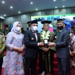 Gubernur Sumatera Utara (Sumut) Edy Rahmayadi didampingi Ketua TP PKK Sumut Nawal Lubis menghadiri Milad ke-70 Universitas Islam Sumatera Utara (UISU) sekaligus menanda tangani perjanjian kerja sama dengan UISU di Gedung Auditorium Kampus UISU Jalan Sisingamangaraja Medan, Jumat (7/1).