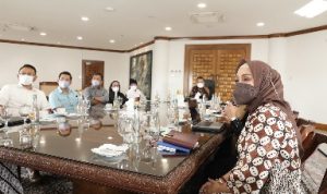 Wakil Gubernur Sumatera Utara (Wagubsu) Musa Rajekshah Rapat Bersama Beranda Warisan Sumatera (BWS) Membahas Tentang Kajian Cagar Budaya Mess Pemprovsu Pesanggrahan Bung Karno, di Ruang Kerja Wagubsu, Lantai 9 Kantor Gubernur Sumatera Utara, Jalan Diponegoro No 30 Medan, Jumat 14 Januari 2022.