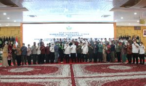 Gubernur Sumatera Utara (Sumut) Edy Rahmayadi menggelar pertemuan dengan para wartawan bersama seluruh pimpinan organisasi perangkat daerah (OPD) Pemerintah Provinsi (Pemprov) di Aula Tengku Rizal Nurdin, Rumah Dinas Gubernur, Jalan Jenderal Sudirman Nomor 41 Medan, Jumat (28/1).