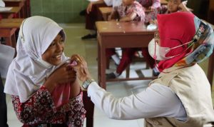 Salah satu siswa yang mendapatkan vaksinasi Merdeka Anak Usia 6-11 Tahun Rabu (5/1/2022) yang dipusatkan di SDN 102020 Desa Firdaus Kecamatan Sei Rampah.