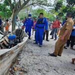 Satuan Polisi Perairan Polres Serdang Bedagai melakukan pengecekan sampan dua nelayan yang tenggelam.(Photo: AR.Manik/Mitanews.co.id )