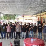Abdul Malik wartawan TV Evarina (tujuh dari kanan) diabadikan dengan Kapolresta Kombes pol Irsan Sinuhaji dan wartawan lainnya usai terpilih secara aklamasi sebagai Koordinator Wartawan Unit Polresta Deli Serdang (WUPDS).