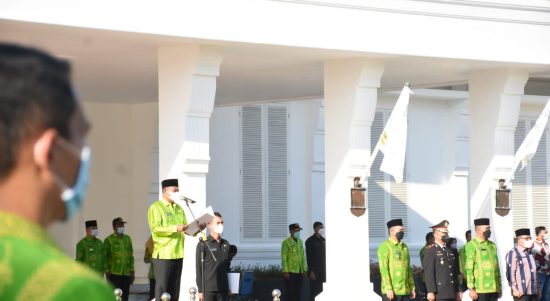 Bupati Sergai Darma Wijaya memberikan sambutan dalam upacara Hari Jadi Kabupaten Serdang Bedagai ke-18 di halaman Kantor Bupati yang baru.(Photo : AR.Manik/Mitanews.co.id )