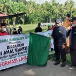 Bupati didampingi Kakan Kemenag Tapsel, Drs. Ikhwan Nasution saat melepas Gerak Jalan Santai dalam rangka memeriahkan HAB Kemenag, Selasa (03/01/2022).