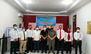 Ketua Pos Bakumadin Palas,Ibrahim Husein Hasibuan.SH foto bersama Ketua PN Sibuhuan Kelas II,Ketua Pengadilan Negeri Sibuhuan Kelas II,Edwin Pudyono Marwiyanto.SH.MH dan Wakil Lulik Djatikumoro.SH.MH,usai penandatanganan MoU kerjasama pelayanan hukum.