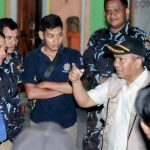 Ketua DPD AMPI,Mardan Hanafi Hasibuan.SH.MH saat menyampaikan laporan kegiatan yang telah dilaksanakan AMPI dilokasi banjir dalam membantu warga kepada Plt Bupati Palas,drg.H.Ahmad Zarnawi Pasaribu.CHt.MM.M.Si
