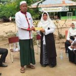 Kepala MAN 1 Palas Plus Keterampilan dan Riset,Hj Mahyarni Junida Nasution.S.Pd.MA menyerahkan bantuan tahap II kepada Pondok Pesantren Nizhomul Hikmah Kecamatan Batang Lubu Sutam.