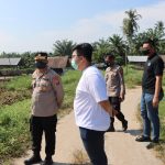 Kapolres Sergai AKBP Ali Machfud saat menemui pengusaha ternak bebek untuk terus menyampaikan pentingnya menjaga prokes dan vaksinasi.Photo: AR.Manik/Mitanews.co.id