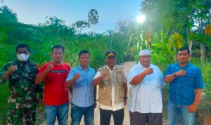 Ketua Koalisi Pemuda Peduli Lingkungan Palas,Abdul Adi Safran Harahap bersama Tondi Sarasi Lubis dan Rasman menyampaikan apresiasi kepada Plt Bupati Palas,drg.H.Ahmad Zarnawi Pasaribu.CHt.MM.M.Si.  