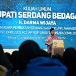 Bupati Sergai Darma Wijaya memberikan kuliah umum di kampus utama Universitas Muhammadiyah Sumatera Utara (UMSU) Jalan Mukhtar Basri Medan, Sabtu (15/1/2022).