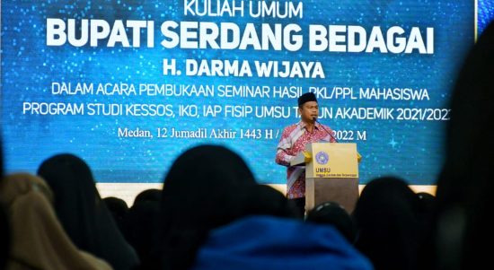 Bupati Sergai Darma Wijaya memberikan kuliah umum di kampus utama Universitas Muhammadiyah Sumatera Utara (UMSU) Jalan Mukhtar Basri Medan, Sabtu (15/1/2022).