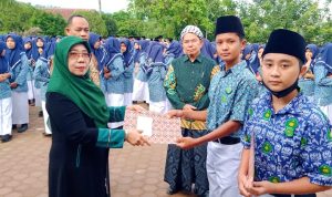 Kepala MTsN 1 Palas,Hj Mahnidar Azwarni Nasution.S.Ag melantik pengurus OSIM priode 2020/2023 yang di Ketuai Fatih Natama.  