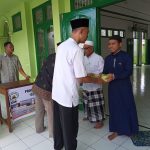 Suasana pembagian nasi kotak sebagai kegiatan program "Jum'at Berbagi" yang digelar PD DMI Kota Padangsidimpuan dimulai Jum'at (21/01/2022).