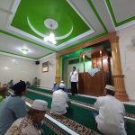 Ketua BKPRMI Kota Padangsidimpuan, Ustadz H. M. Asroi Saputra saat menyampaikan taushiyahnya di depan jamaah Sholat Shubuh pada Safari Shubuh di Masjid Nurul Iman Kelurahan Bonan Dolok, Ahad (20/06/1443) atau (23/01/2022) pagi.