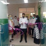 Usai meresmikan Laboratorium Polymerase Chain Reaction (PCR) di RSUD Sultan Sulaiman Sei Rampah,Rabu (26/1/2022),Wabup Sergai Adlin Tambunan langsung melakukan tes PCR.