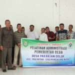 Ket fhoto : Sejumlah Perangkat desa Pakantan dolok poto bersama usai mengikuti kegiatan sosialisasi pelatihan administrasi desa di aula kantor camat Pakantan.
