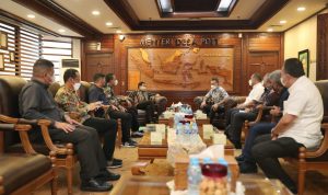 Wakil Gubernur Sumatera Utara Musa Rajekshah menemui Mendes PDTT Abdul Halim Iskandar di Kantor Kementerian Desa PDTT, Kalibata, Jakarta. (6/1)