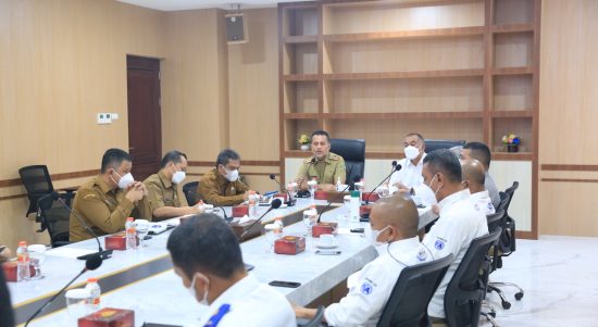 Wakil Gubernur (Wagub) Sumut Musa Rajekshah memimpin Rapat Persiapan Kejurnas Rally dan APRC di Ruang Rapat Kantor Gubernur, Jalan Pangeran Diponegoro Nomor 30, Medan, Senin (3/1)