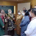 Ketua TP PKK Provinsi Sumatera Utara (Sumut) Nawal Lubis memberikan sambutan sekaligus membuka Lokakarya Pokja Percepatan Penurunan Angka Kematian Ibu dan Bayi Baru Lahir di Hotel Four Points Jalan Gatot Subroto Medan, Senin (31/1).