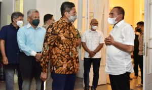 Gubernur Sumatera Utara (Sumut) Edy Rahmayadi menerima kunjungan Wakil Menteri (Wamen) Badan Usaha Milik Negara (BUMN) Pahala Nugraha Mansury di Rumah Dinas Gubernur, Jalan Sudirman Nomor 41 Medan, Jumat (4/2) malam.