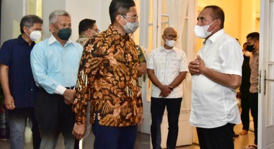 Gubernur Sumatera Utara (Sumut) Edy Rahmayadi menerima kunjungan Wakil Menteri (Wamen) Badan Usaha Milik Negara (BUMN) Pahala Nugraha Mansury di Rumah Dinas Gubernur, Jalan Sudirman Nomor 41 Medan, Jumat (4/2) malam.