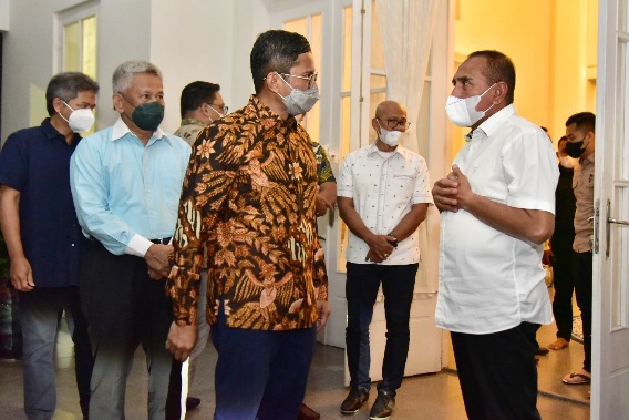 Gubernur Sumatera Utara (Sumut) Edy Rahmayadi menerima kunjungan Wakil Menteri (Wamen) Badan Usaha Milik Negara (BUMN) Pahala Nugraha Mansury di Rumah Dinas Gubernur, Jalan Sudirman Nomor 41 Medan, Jumat (4/2) malam.