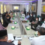 Sekretaris Dinas Komunikasi dan Informatika (Kominfo) Provinsi Sumatera Utara (Sumut) Iwan Sutani Siregar mewakili Kepala Dinas Kominfo menerima Kunjungan Kerja rombongan Komisi B DPRD Kabupaten Asahan terkait konsultasi tentang Pengelolaan Informasi dan Komunikasi Publik Daerah di Aula Transparansi Kantor Diskominfo Sumut Jalan H.M Said Nomor 27 Medan, Rabu (9/2)
