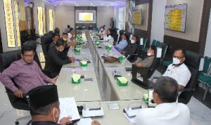 Sekretaris Dinas Komunikasi dan Informatika (Kominfo) Provinsi Sumatera Utara (Sumut) Iwan Sutani Siregar mewakili Kepala Dinas Kominfo menerima Kunjungan Kerja rombongan Komisi B DPRD Kabupaten Asahan terkait konsultasi tentang Pengelolaan Informasi dan Komunikasi Publik Daerah di Aula Transparansi Kantor Diskominfo Sumut Jalan H.M Said Nomor 27 Medan, Rabu (9/2)