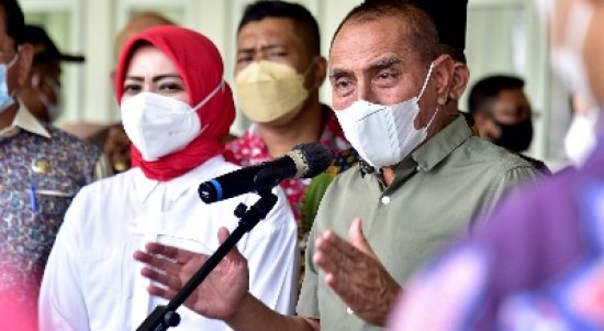 Gubernur Sumatera Utara (Sumut) Edy Rahmayadi melaksanakan silaturahmi dengan para Tokoh Adat, Tokoh Agama dan Tokoh Budaya dalam rangka penyuluhan tatanan kehidupan baru Covid 19 di Aula Tengku Rizal Nurdin, Rumah Dinas Gubernur Sumut, Jalan Sudirman Medan, Jumat (11/2/2022)