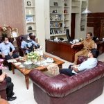 Plt Kepala Dinas Komunikasi dan Informatika Provinsi Sumut Kaiman Turnip menerima audiensi Magister Ilmu Komunikasi Sekolah Pascasarjana Universitas Muhammadiyah Sumatera Utara (UMSU) di Kantor Dinas Komunikasi dan Informatika Provinsi Sumut, Jalan HM Said No. 27, Medan, Senin (21/2/2022).