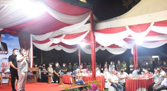 Bupati dan Wabup Sergai Darma Wijaya-Adlin Tambunan paparkan sejumlah potensi wisata dihadapan sejumlah Kepala Daerah termasuk Walikota Medan Bobby Nasution (masker hitam).
