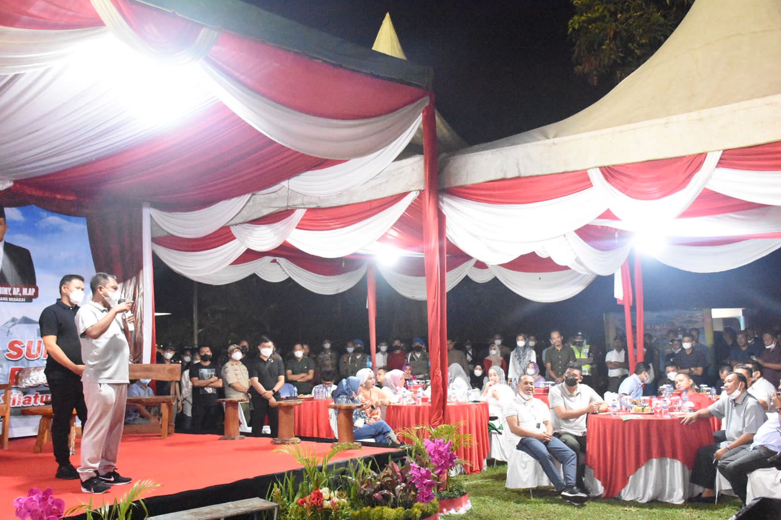Bupati dan Wabup Sergai Darma Wijaya-Adlin Tambunan paparkan sejumlah potensi wisata dihadapan sejumlah Kepala Daerah termasuk Walikota Medan Bobby Nasution (masker hitam).