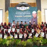 Para Tahfizh Qur'an 30 juz yang sudah sukses saat diwisuda langsung Pimpinan Pondok Pesantren Tahfizh Qur'an HPAIC Merapi disaksikan Tuan Haji Ismail Bin Haji Ahmad.