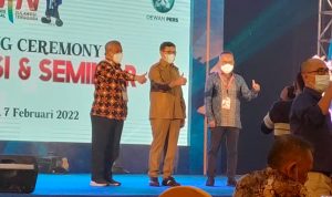 Muhammad Nuh didampingi Atal S Depari dan dr Muhammad Ilyas saat Opening Ceremony Konvensi dan Seminar HPN 2022 di Kendari.(foto ist.).