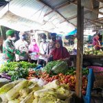 Tampak Tim Gempur Covid-19 Polsek Firdaus gelar Operasi Yustisi dalam rangka penerapan protokol kesehatan , Selasa (08/02/2022) di Pasar Tradisional Rakyat Sei Rampah.