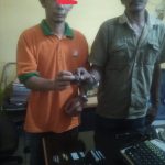 Kedua pelaku pengguna narkoba diamankan di Mapolsek Teluk Mengkudu.